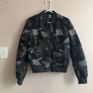 H&M Camo Zip - Up Jacket
